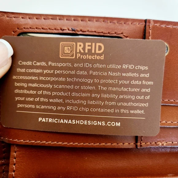 NWT Patricia Nash Brown Leather Wallet - Picture 9 of 9
